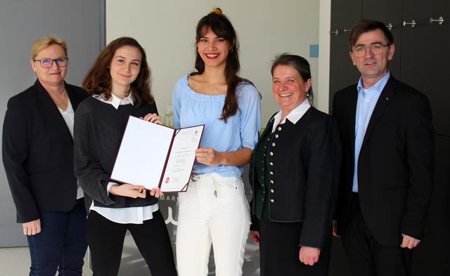 Antonia Kaltenleitner und Victoria Schindlauer sammelten Spenden für ein Kolumbienprojekt.