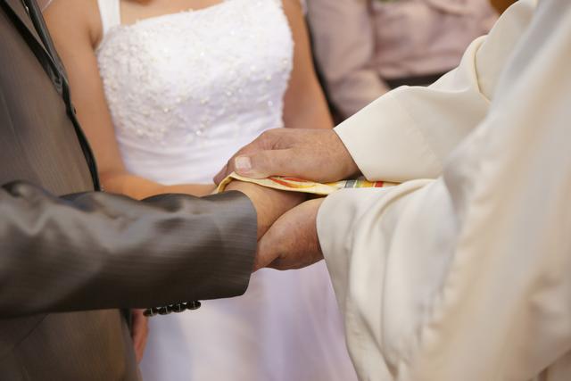 Pfarrer dürfen trauen, selbst aber weiterhin nicht heiraten.