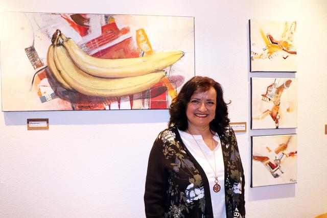 Veronika Thurn stellt unter dem Titel "Das Leben im Oberland" in der Kimm eini Galerie in Landeck aus. | Foto: Othmar Kolp