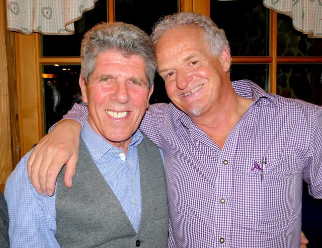 (von links) Gerhard Pletzer ("Duo Edelraute") und Günther Sitzmann ("Die Schlossberger") gehören zu den Moonlight Bar Stammgästen.