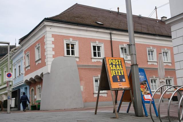 Im Ortszentrum von Ottensheim wurden von der Bürgerliste proO Plakate aufgestellt.