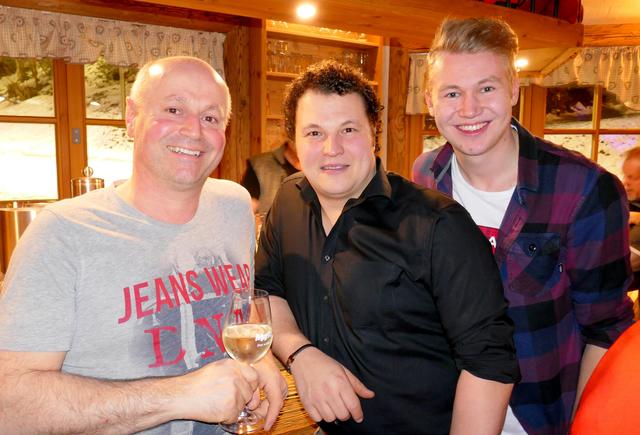 (von links) Markus Kruckenhauser und Sebastian Osl (beide "Ebbser Kaiserklang") sowie Bernhard Anker ("Die jungen Thierseer") amüsierten sich bestens.