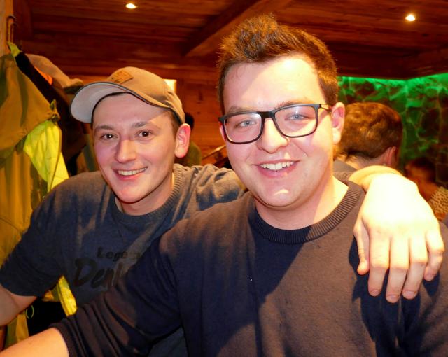 (von links) Alleinunterhalter Michael Vogl und Tobias Reiblinger ("Bayrisch Harmonie") kamen extra aus Bayern.