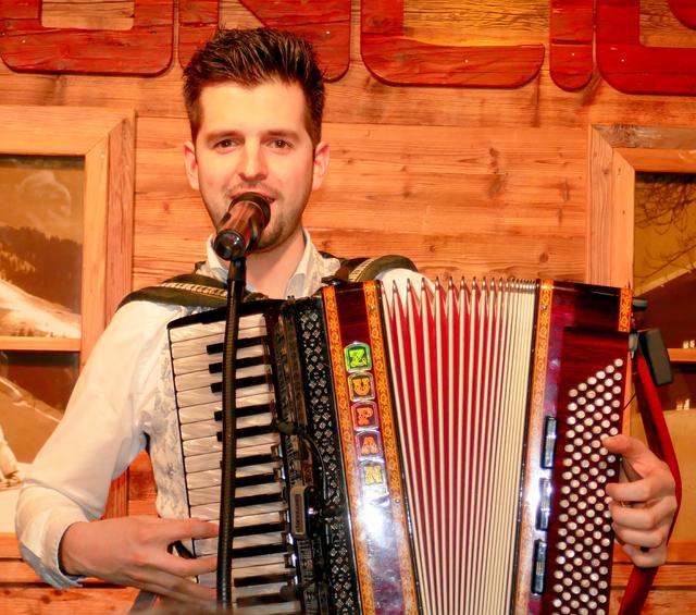 Christian Pfeiffenberger - Ein Virtuose auf dem Akkordeon.