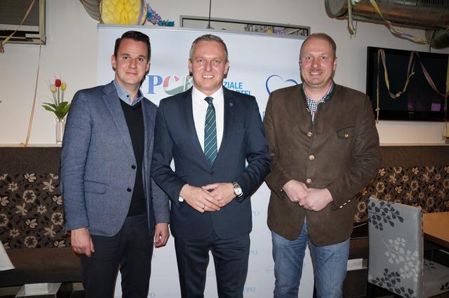 Stefan Hermann, Mario Kunasek und Markus Leinfellner bei der Pressekonferenz im Café Magnet