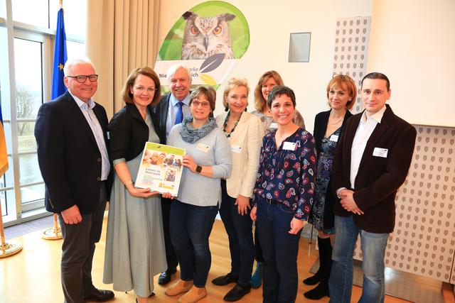 Präsident (Verband Naturparke Österreich) Wolfgang Mair, Landesrätin Christiane Teschl-Hofmeister, Bildungsdirektor Johann Heuras, Geschäftsführerin Gabriela Orosel (Naturpark Purkersdorf), Judith Gabriel, Martina Diesner (beide VS Gablitz), Jasmine Bachmann (Geschäftsführerin Naturparke NÖ), Direktorin Karin Sampl (VS Gablitz), Direktor Matthias Hesse (ASO Purkersdorf)