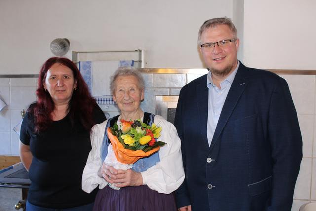 Maria Dürmoser, Franziska Hirsch und Bürgermeister Michael Göschelbauer