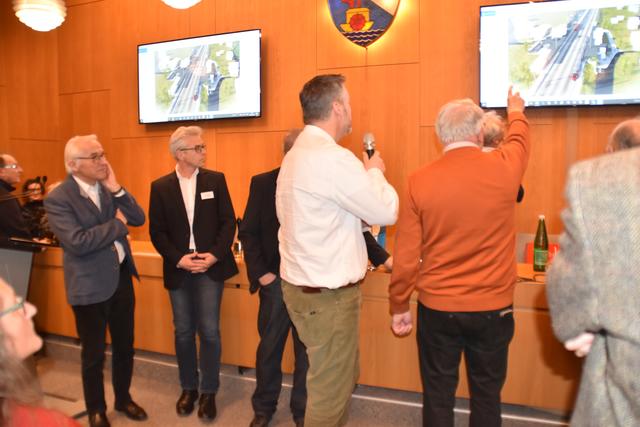 Die Bürger brachten sich in die Runde ein. | Foto: Katharina Gollner