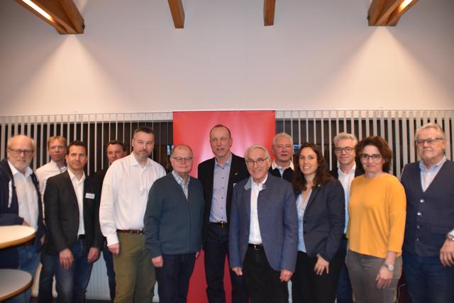 ÖBB Verantwortlichen und Bürgermeister Maximilian Titz luden zur Informationsveranstaltung. | Foto: Katharina Gollner