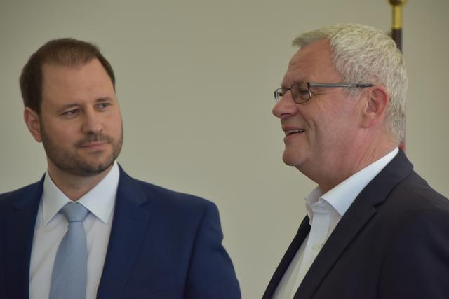 Thomas Steiner (r.) ist am Donnerstag als Landesparteiobmann der ÖVP Burgenland zurückgetreten – Christian Sagartz (l.) übernimmt | Foto: Uchann
