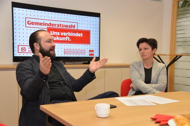Regionalvorsitzender Max Lercher und Regionalgeschäftsführerin Petra Weiß informierten über aktuelle Entwicklungen in der SPÖ.    | Foto: Pfister