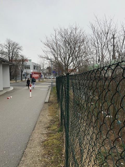 Der 20-Jährige soll seine Opfer auf dem Nachhauseweg auf offener Straße attackiert haben.  | Foto: Petra Weichhart