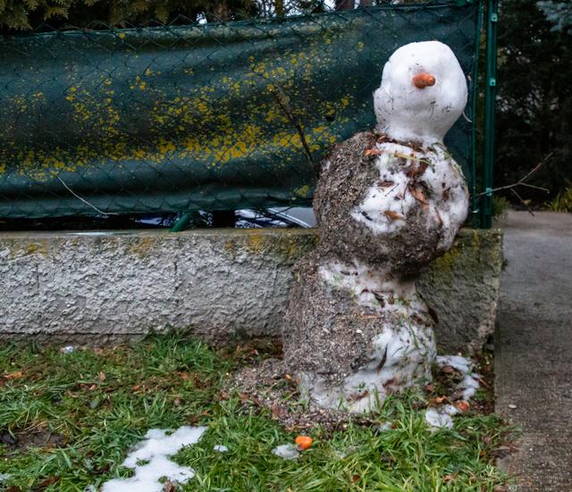 Trauriger letzter Schneemann