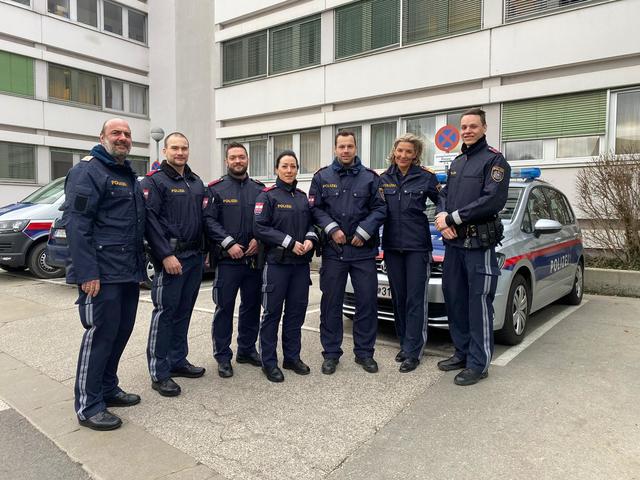 Postenkommandant Bauer, Ketzer, Schübl, Baumgartner, Betreuungsbeamter Leser, Bezirkspolizei-Chefin Fiegl und Prinz.