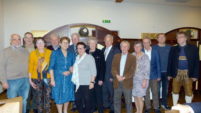 Vorstand neu von Links: Leo Moser, Gertrude Kostka, Franz Reither, Edeltraud Donhauser, Hermann Schwarz, TBO Marlene Philippi, Bez. Obmannstv. Erich Stanek, Alois Gehringer, Franz Spannbruckner, Karl Siegmund, Dietmar Plank.