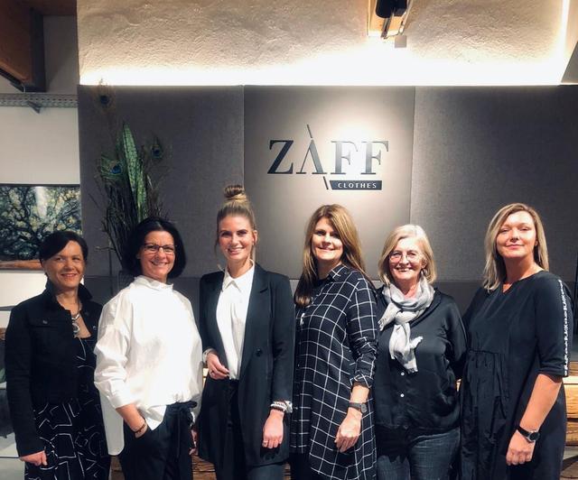 Das Team von Zaff Clothes bei der Eröffnung, nur Evelyn Sonderegger-Zaff ist hier nicht auf dem Foto. | Foto: KK