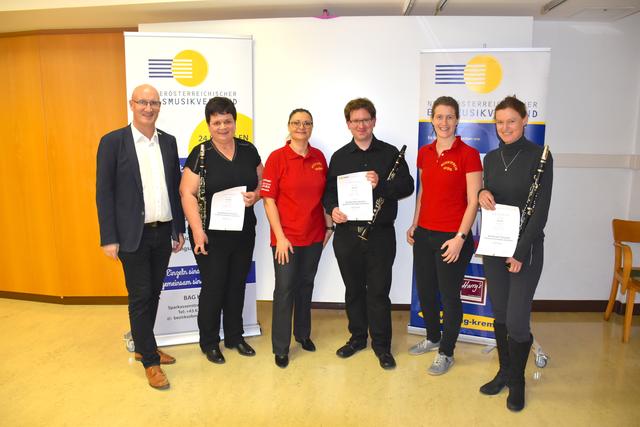 Bezirksobmann Martin Aschauer, Maria Enzinger, Elisabeth Hehenberger, Vincent Kranzl, Barbara Aschauer und Ursula Scheiblechner.