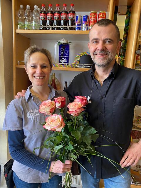 Sandra Krausner erhielt Rosen zum 40. Geburtstag von ihrem Andi.