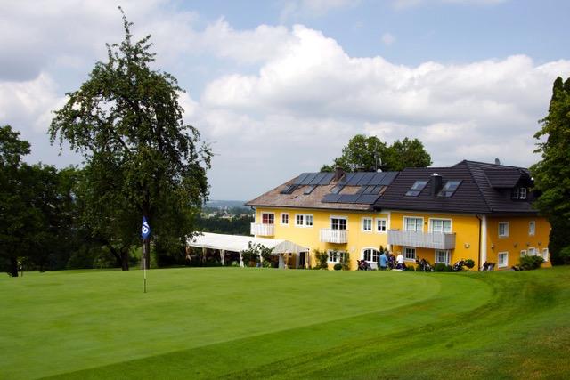 Die Golfsaison hat in Kirchham so früh begonnen, wie schon seit 30 Jahren nicht mehr. | Foto: GC Traunsee