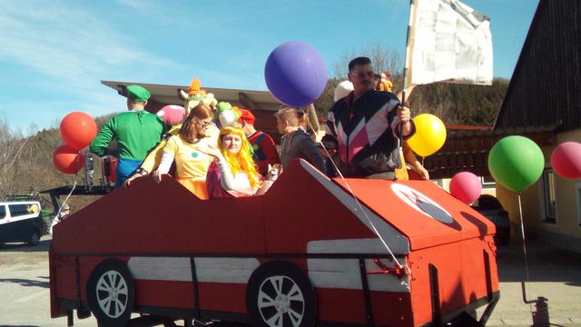 Wagen auf dem Faschingsumzug in Innermanzing | Foto: Albert Weyrich