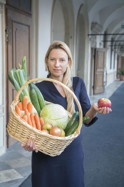 Steht für gesunde Ernährung: LR Juliane Bogner-Strauß | Foto: Fischer