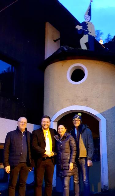 First Fasnachtsgotl Birgit Suitner, flankiert von Vizebgm. Anton Pertl, Huttlerbürgermeister Peter Ties und Faschingsgildenobmann Bruno Pertl (v.l.)