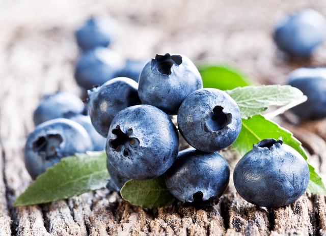 Heidelbeeren sind besonders gesund und noch dazu regional. | Foto: volff - Fotolia