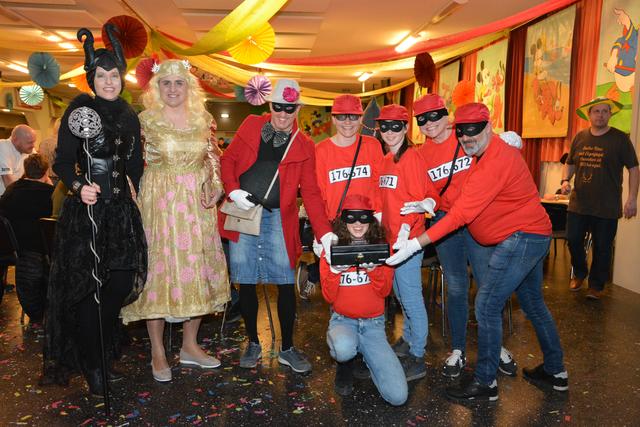 Von Panzerknacker bis Maleficent und Rapunzel: zahlreiche Kostümierte tummelten sich beim Fleischbettlerball in Großsteinbach.