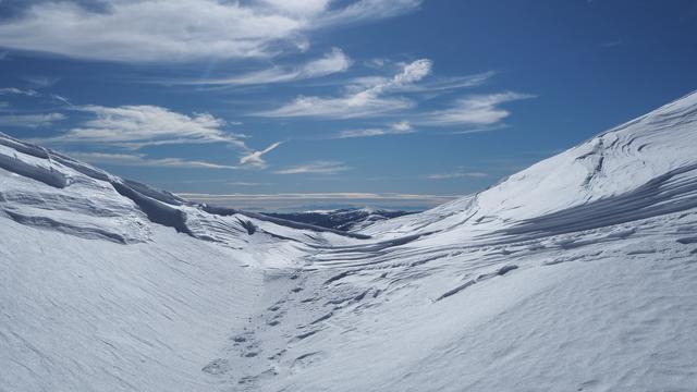 Durch eine Rinne mit Blick in den Süden