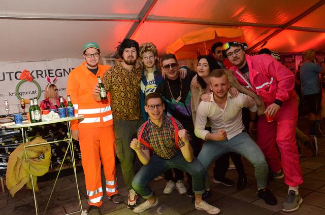 Diese bunte Truppe war richtig motiviert beim Grieskirchner Fasching zu feiern.