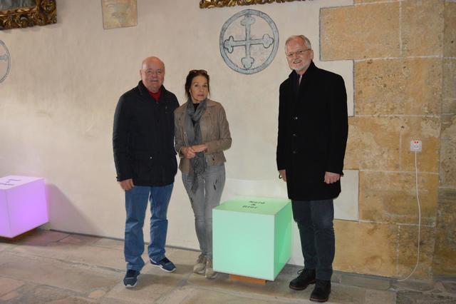 Spirituelle Installation "Weg der Versöhnung" im Dom zu Maria Saal: Gottfried Riepl, Monika Pototschnig, Dompfarrer Josef-Klaus Donko