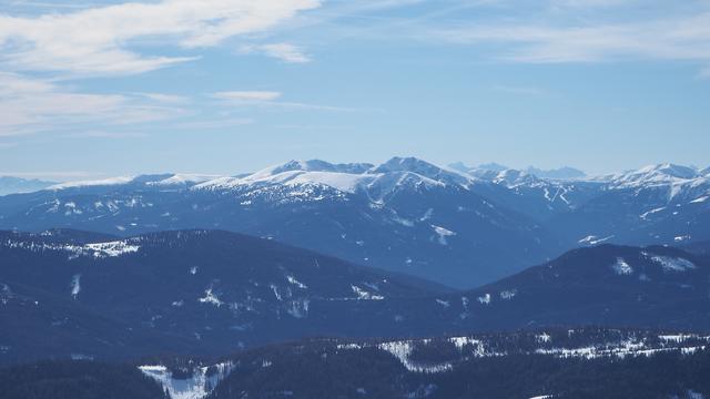 Gezoomt... mit Blick auf den Turracher Eisenhut -  Bildmitte hinten. 