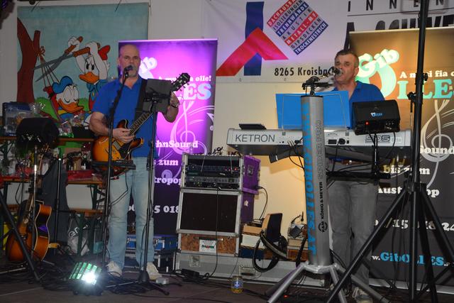 Für die musikalische Umrahmung sorgte die Band "Gib Olles."