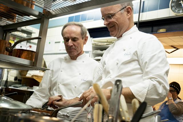 Karl und Rudi Obauer in ihrem Element. | Foto: ServusTV / Degn Film / Erhart