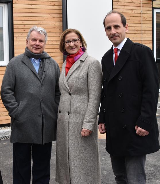 Hans Peter Haselsteiner, LH Mikl-Leitner, Ortschef Jechne (v.l.).