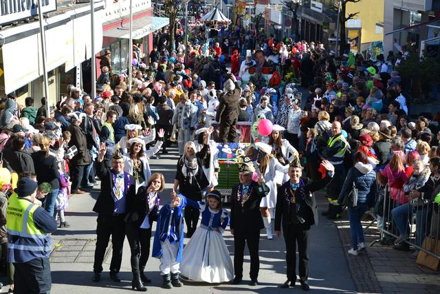 Am Faschingsdienstag haben die Narren Feldkirchen fest im Griff. Um 14 Uhr startet der Umzug!