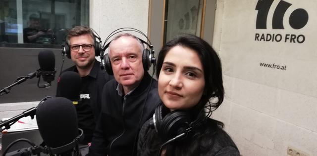 Im FRO-Studio: Michael Schmida (Bettellobby OÖ), Christian Stark (FH Linz) und Tahmina Torkany (Kinderhilfswerk) | Foto: Johannes Mayerbrugger