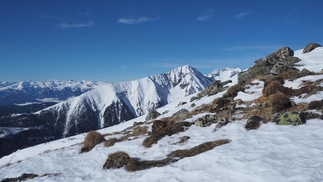 Blick nach Westen...der Lungau, dahinter der Nationalpark Hohe Tauern,  Preber und Roteck