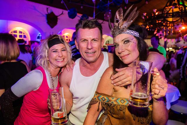 Karin Linder, Tom Bogner, Alexandra Bauer beim Würdara Gschnas.