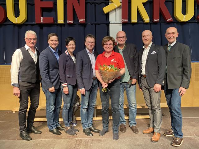 v.l.: Johann Hölzl, NR Lukas Brandweiner, Cornelia Ledermüller, Reg.R. Alfred Grünstäudl, SR Helga Rosenmayer, Helmut Rosenmayer, Dir. Bernhard Bachofner, Bgm. Josef Schaden