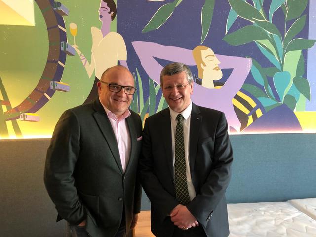 Für das "Bassena" zuständig: Michael Kröger und Gerhard Aigner (v.l.), Geschäftsführer der Verkehrsbüro Hotellerie GmbH. | Foto: Kathrin Klemm