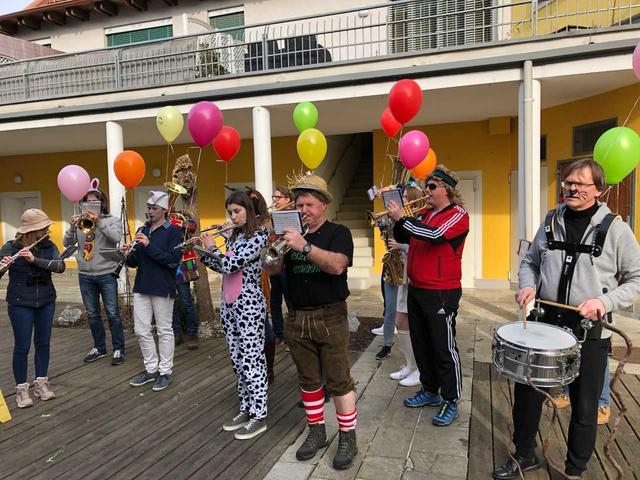 Zum Faschingsumzug und Kindermaskenball lud man in der Marktgemeinde St. Georgen an der Stiefing. 