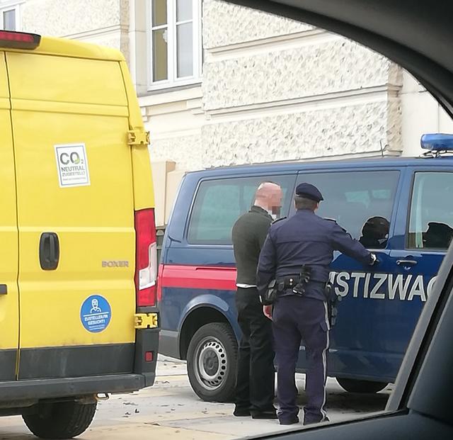 Slowake auf den Weg zurück ins Gefängnis. | Foto: Ilse Probst