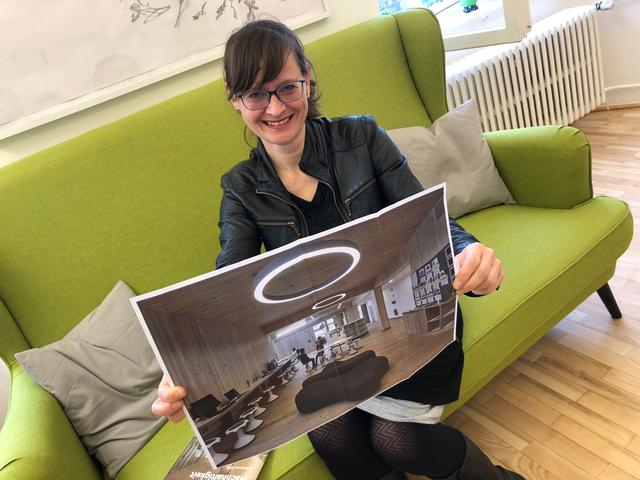 Mehr Holz für die Schulen: Die grüne Stadträtin Martina Berthold zeigt ein Vorzeigeprojekt, das Bildungszentrum Großarl.
