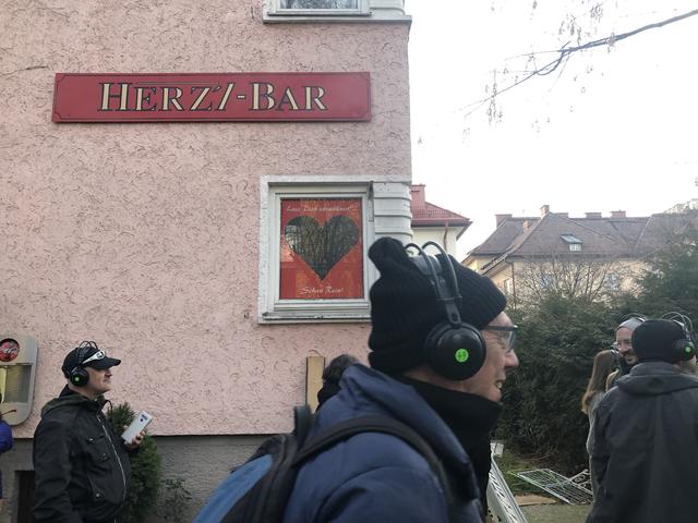 Halt wurde unter anderem an der geschlossenen Herlz-Bar in Lehen gemacht.  | Foto: sm