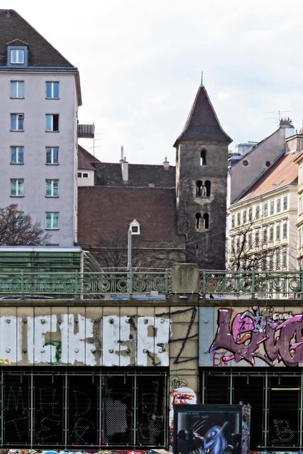 Die Ruprechtskirche. Einst stand sie oben auf einer Böschung und war die Kirche der Salzschiffer.