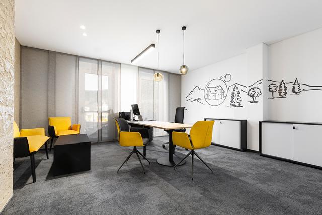 Hell und freundlich: Eines der neuen Büros des Raiffeisen-Wohntraumcenters in der Bankstelle Kindberg. | Foto: Viereck Architekten/www.stilschmiede.at