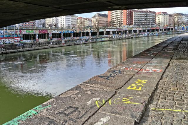Angesichts solcher Bilder reibt sich die Spraylackbranche sicher die Hände..
