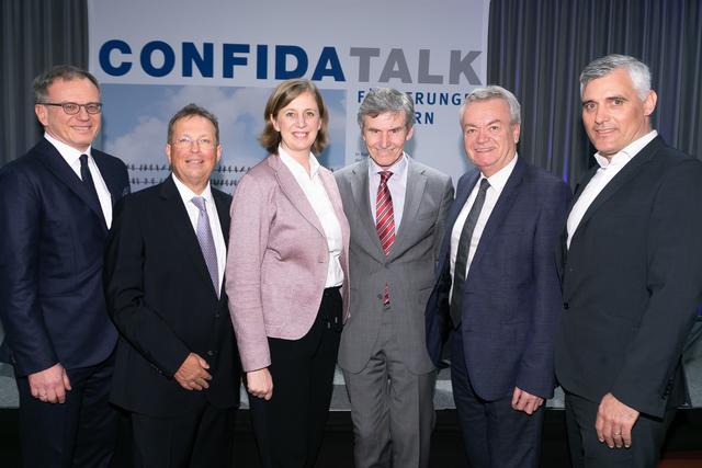 Im Gspräch über die Zukunft des Autos: Armin Wolf, Ernst Malleg (Confida), LR Barbara Eibinger-Miedl, Ferdinand Dudenhöffer, LR Anton Lang, Stefan Seidel (Pankl, v. l.)