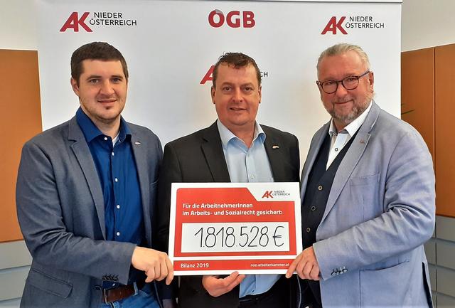 Für die Werktätigen 1,818.528 Euro erkämpft: Stefan Schärf, Horst Pammer und Gerhard Windbichler (v.l.) präsentieren die für ArbeitnehmerInnen erfreuliche Bilanz 2019.